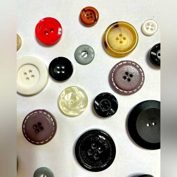 Vintage Buttons - 25 Pieces - Picture 9 of 11